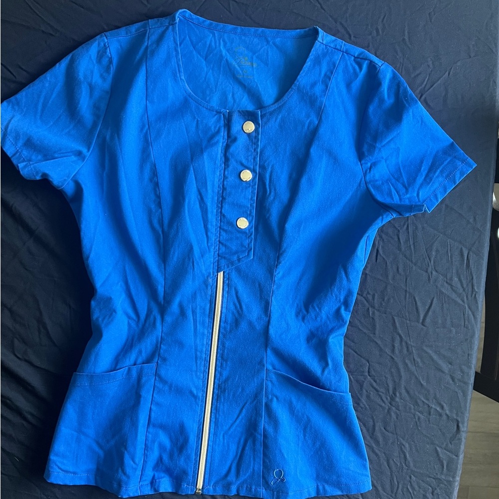 Jaanuu Moto scrub top with snap front, zipper, front pockets -used XS